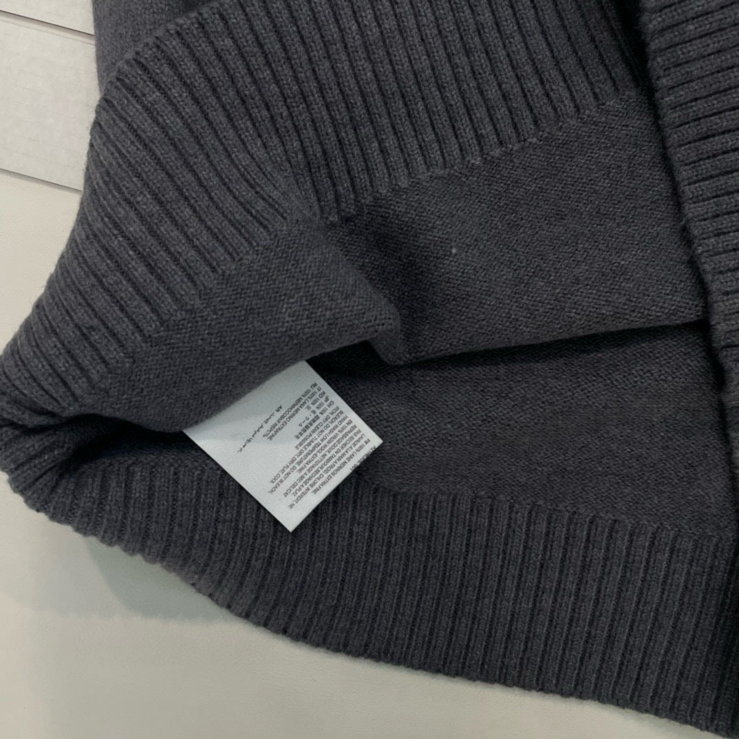 HEART LOGO KNIT SWEATER