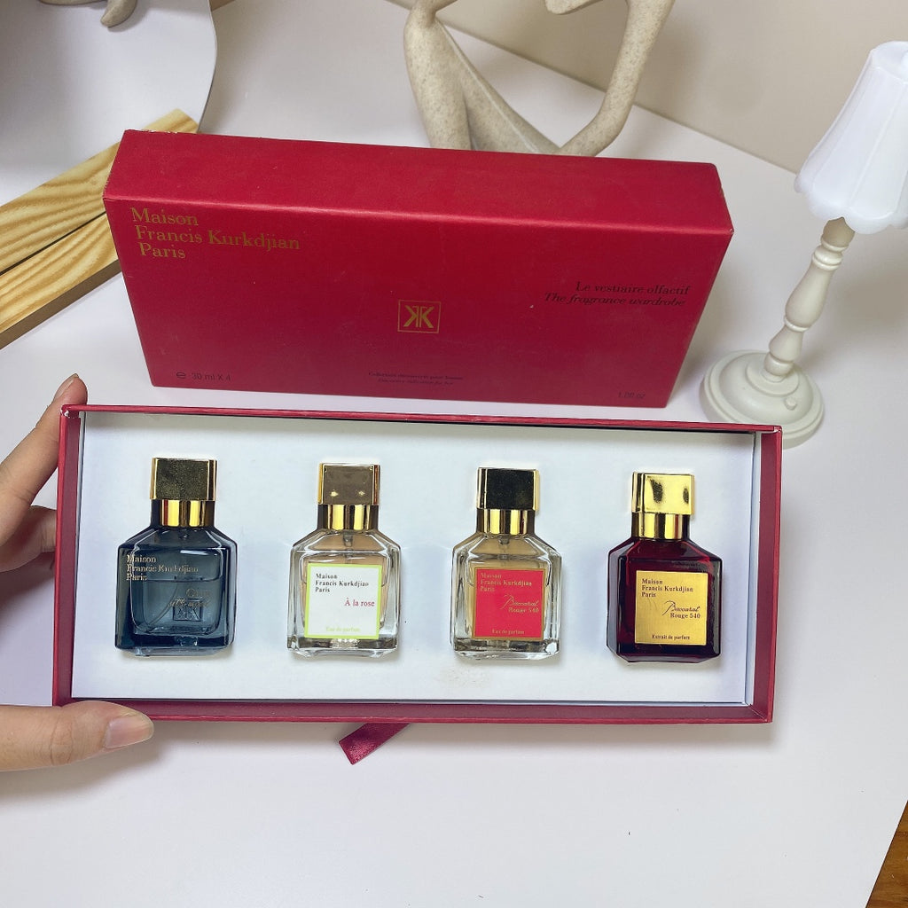 PERFUME DISCOVERY SET · 4 X 30ML SPRAYS