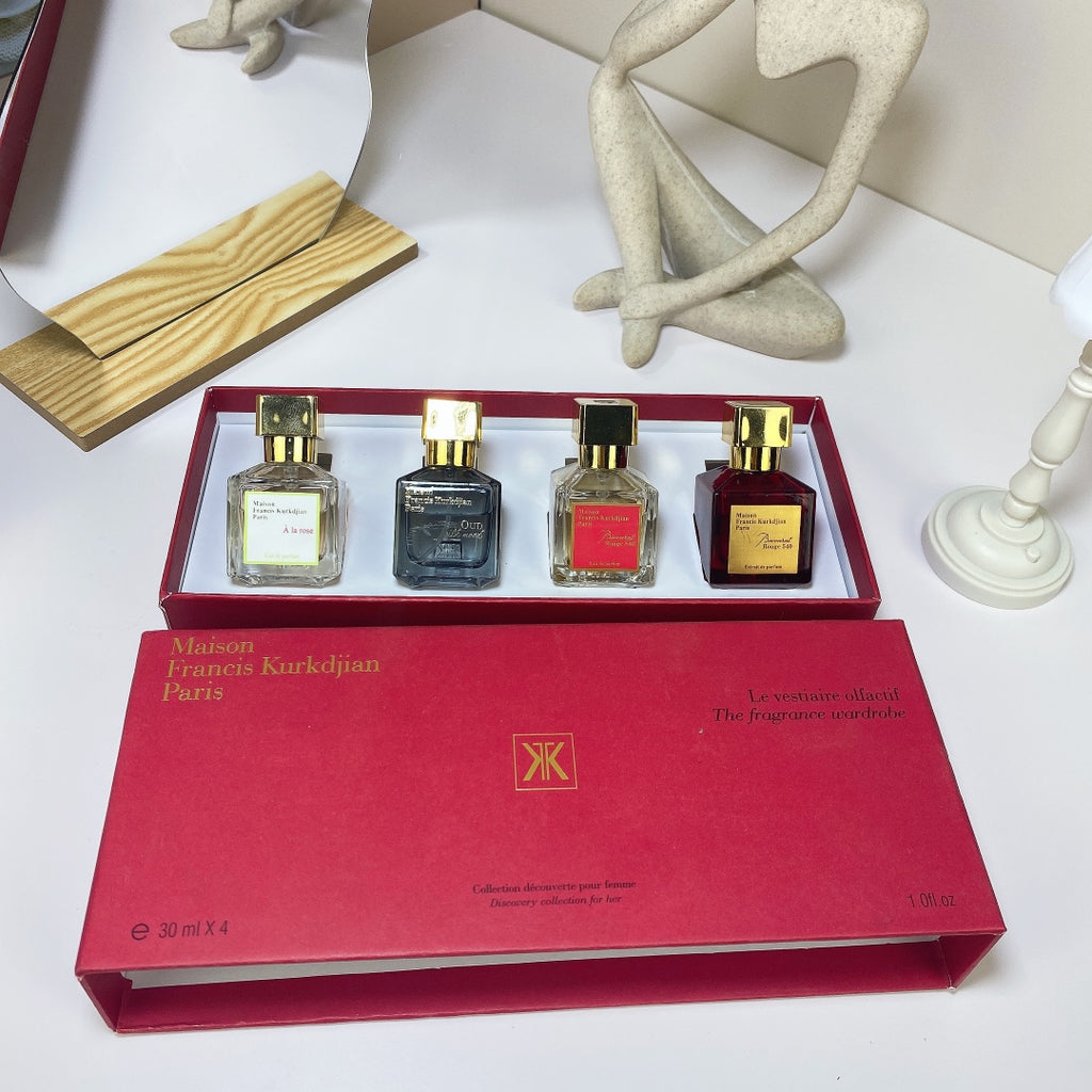 PERFUME DISCOVERY SET · 4 X 30ML SPRAYS