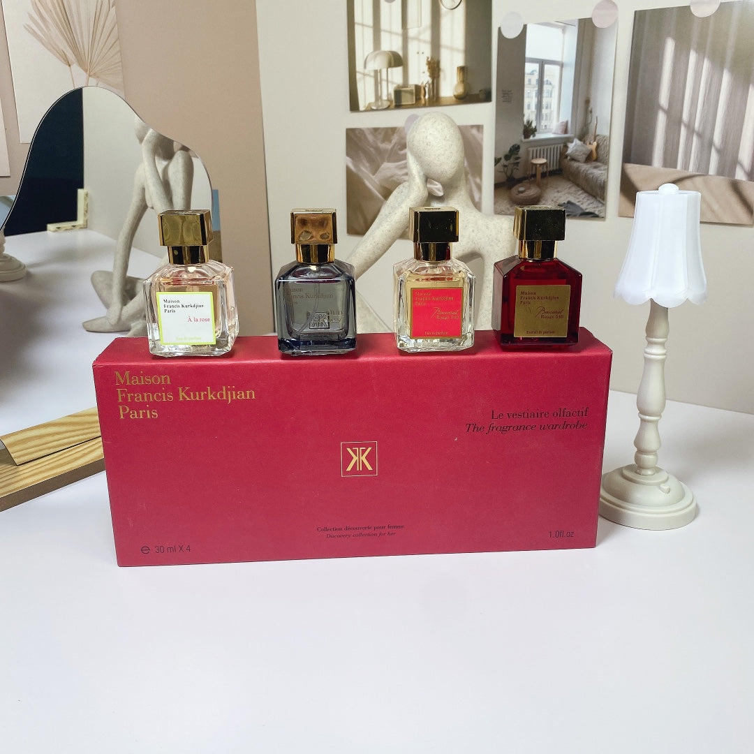 PERFUME DISCOVERY SET · 4 X 30ML SPRAYS