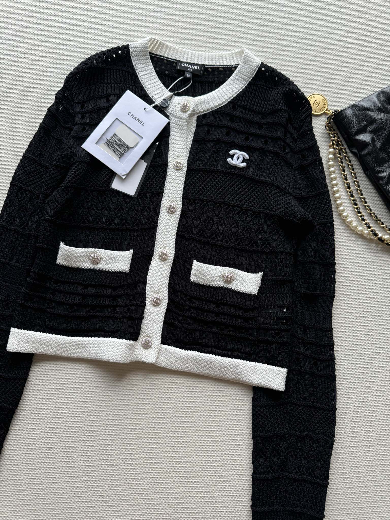 CONTRASTING KNIT CARDIGAN