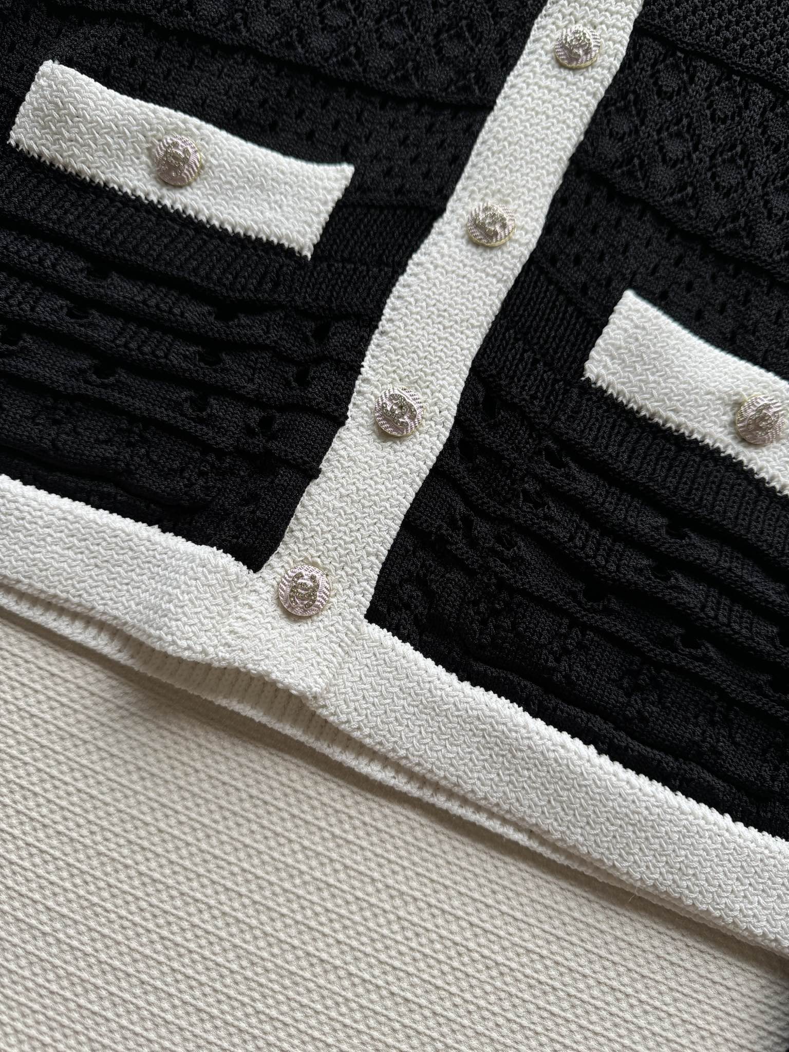 CONTRASTING KNIT CARDIGAN