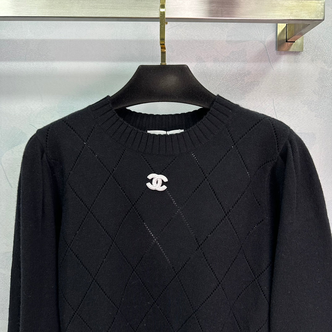 RETRO KNIT TOP WITH CONTRAST