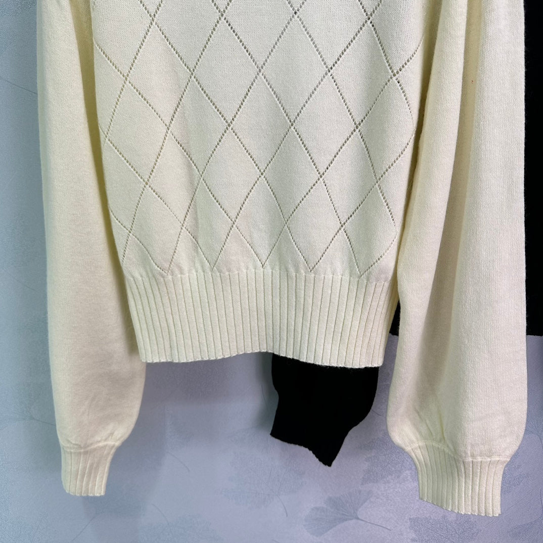 RETRO KNIT TOP WITH CONTRAST
