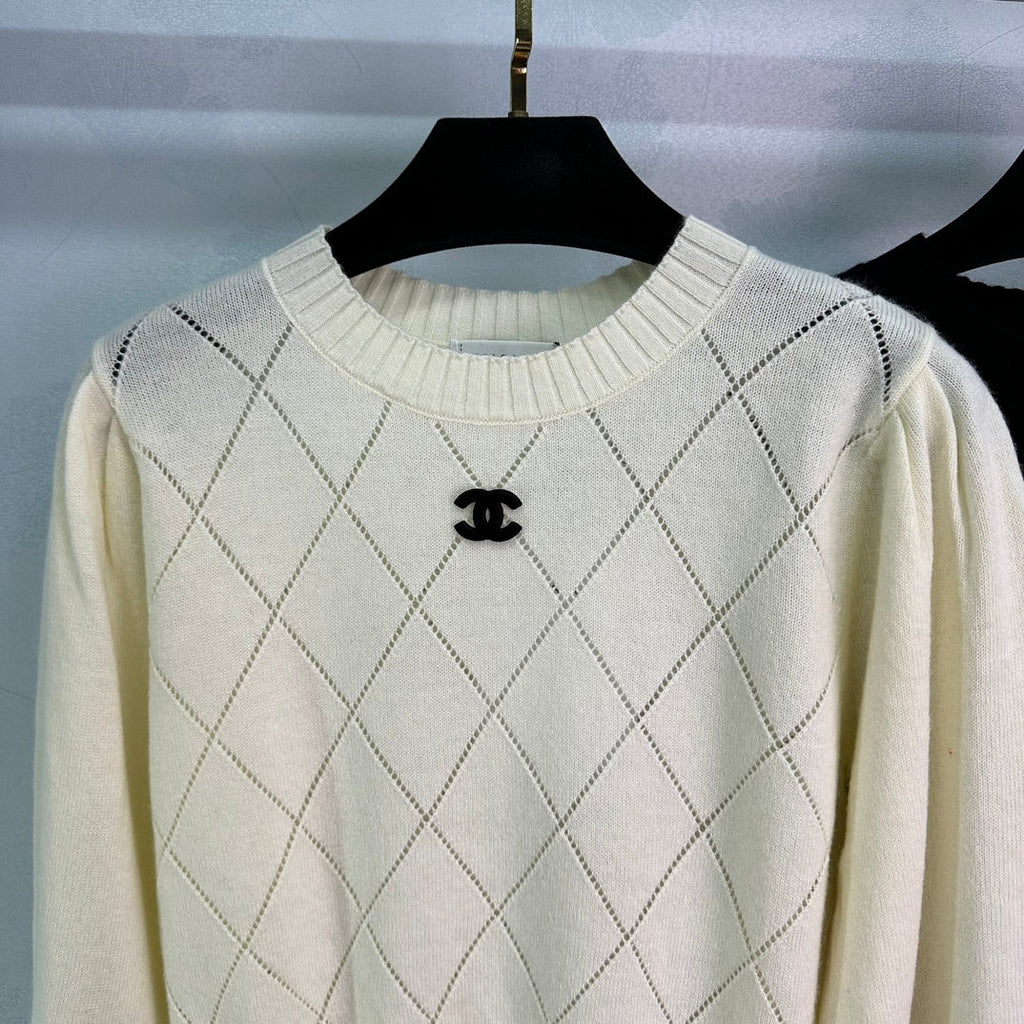 RETRO KNIT TOP WITH CONTRAST