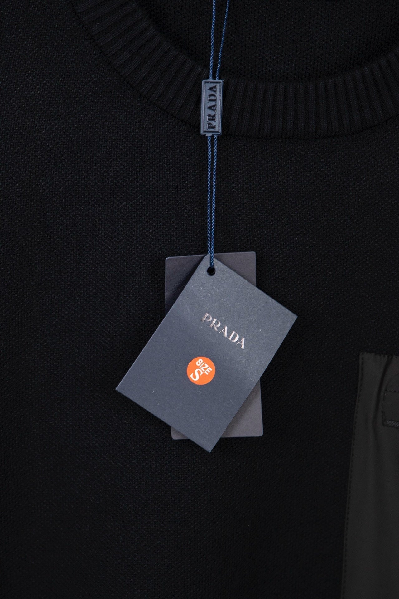 BLACK KNITTED SWEATER WITH POCKET DETAIL