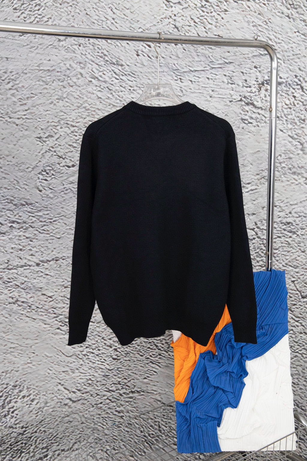 BLACK KNITTED SWEATER WITH POCKET DETAIL