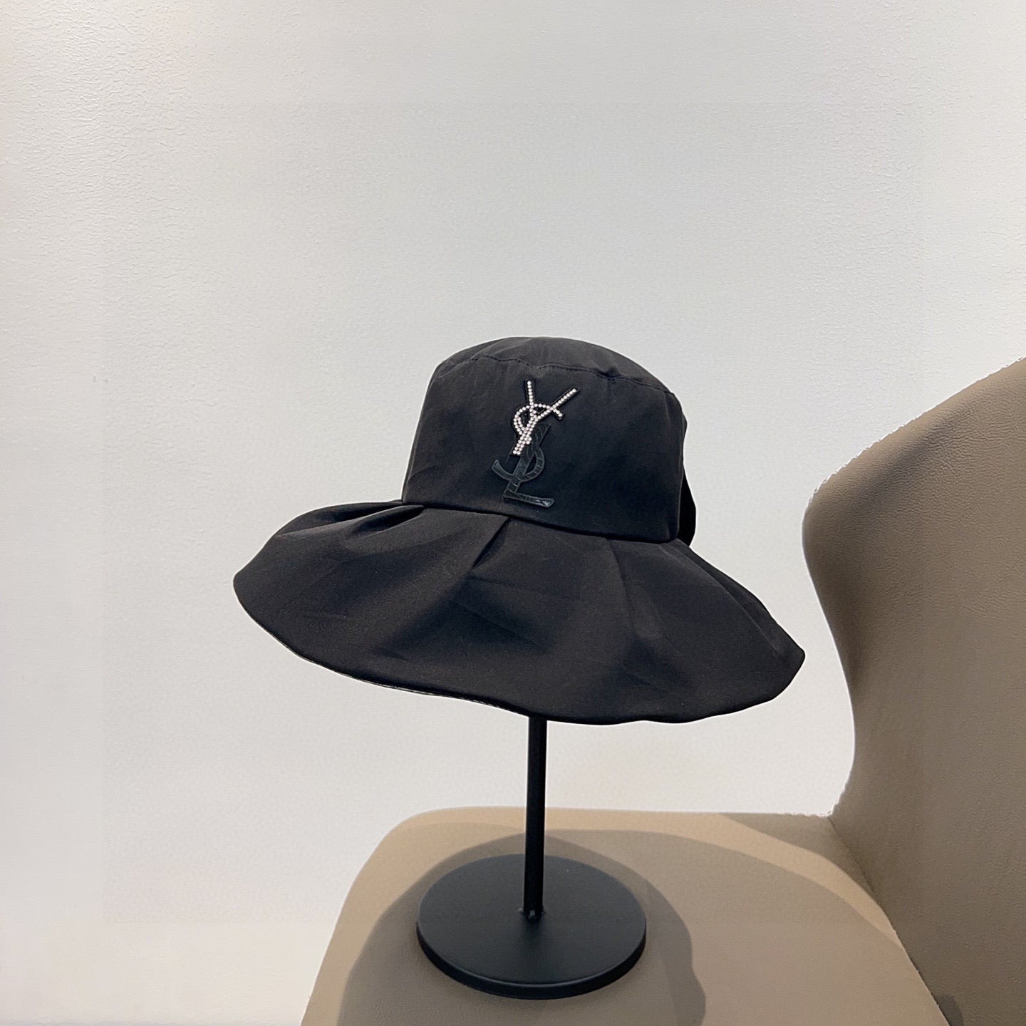 BLACK BOW BUCKET HAT
