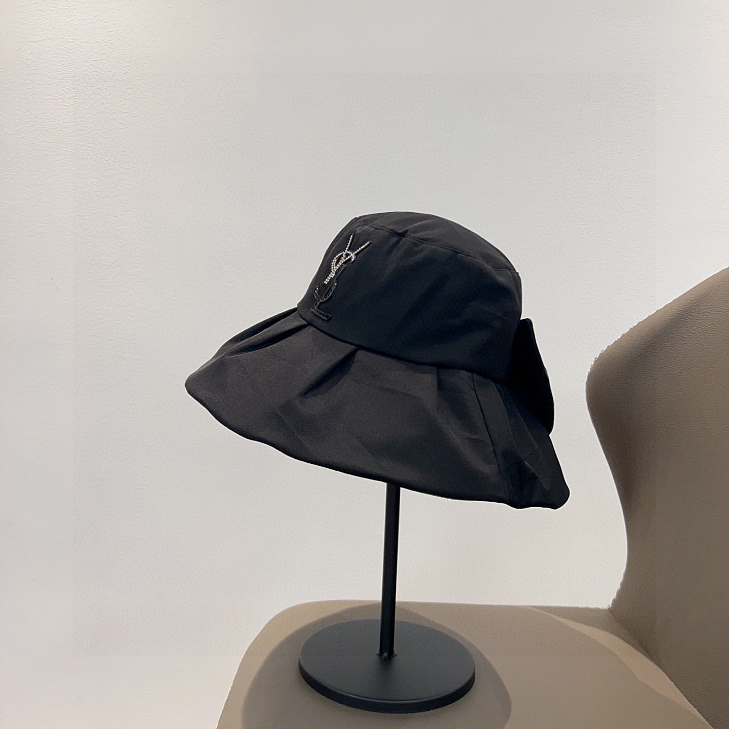 BLACK BOW BUCKET HAT