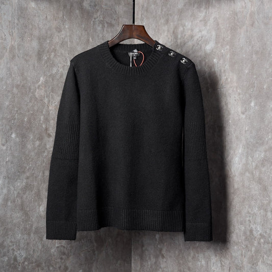 LONG-SLEEVED KNIT SWEATER WITH BUTTON DETAIL