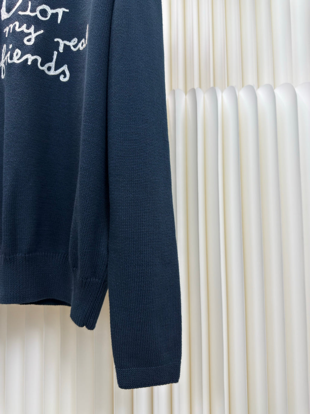 LONG-SLEEVED KNIT SWEATER