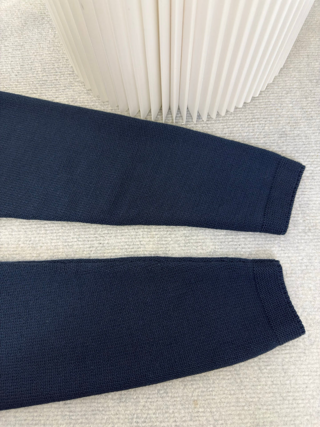LONG-SLEEVED KNIT SWEATER