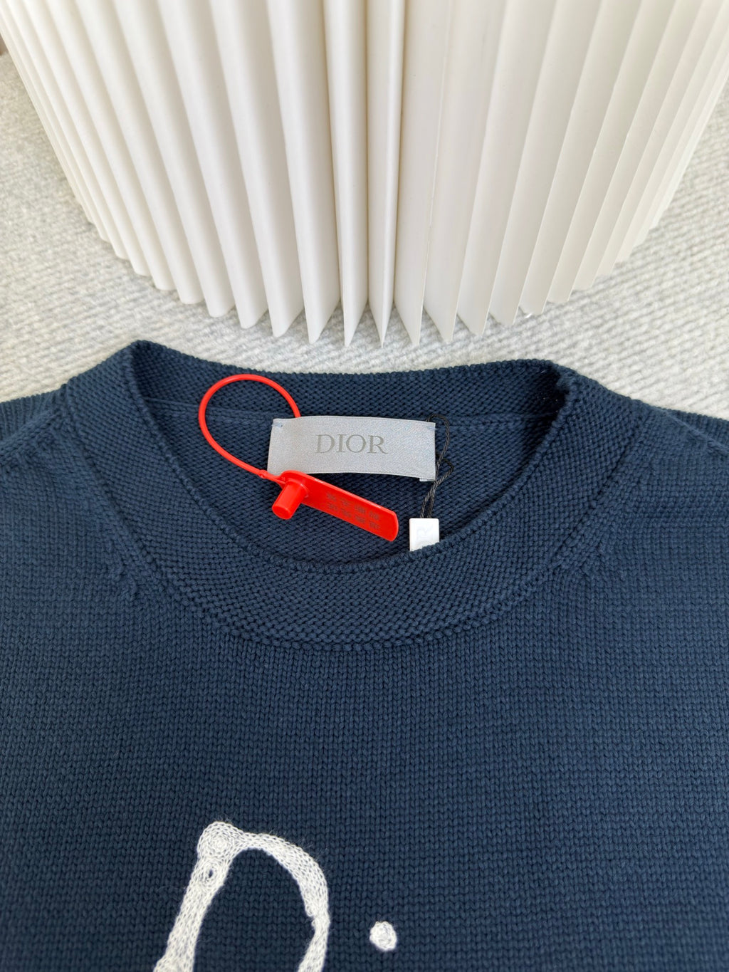 LONG-SLEEVED KNIT SWEATER