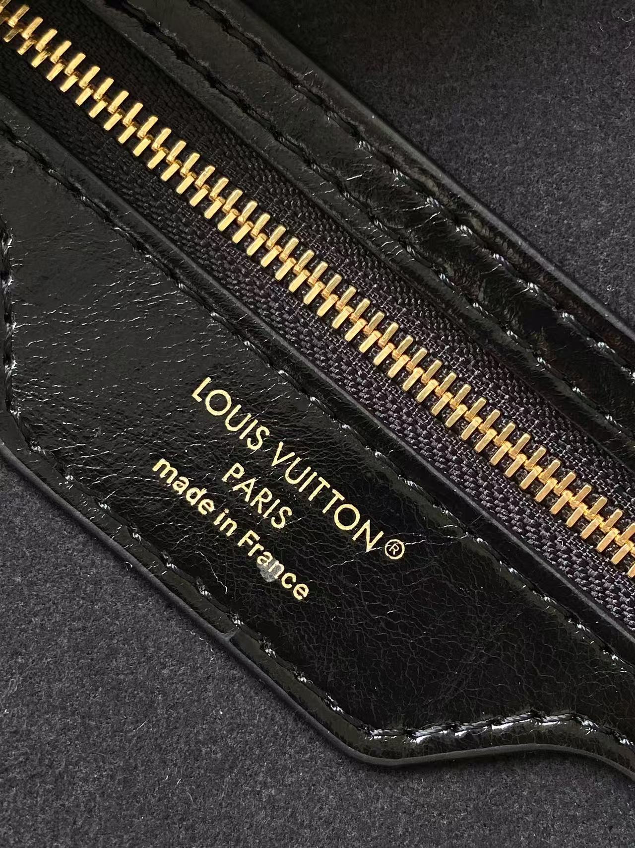 LEATHER BAG WITH SOFT TRIM