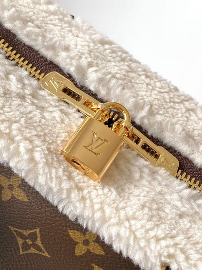 LEATHER BAG WITH SOFT TRIM